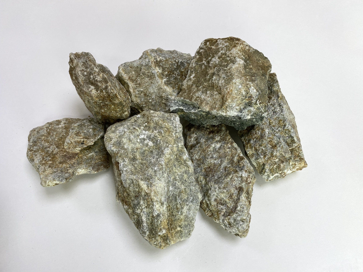 Свойства талькохлорита для бани: реальные достоинства и недостатки камня, обусловленные химическим и минеральным составом