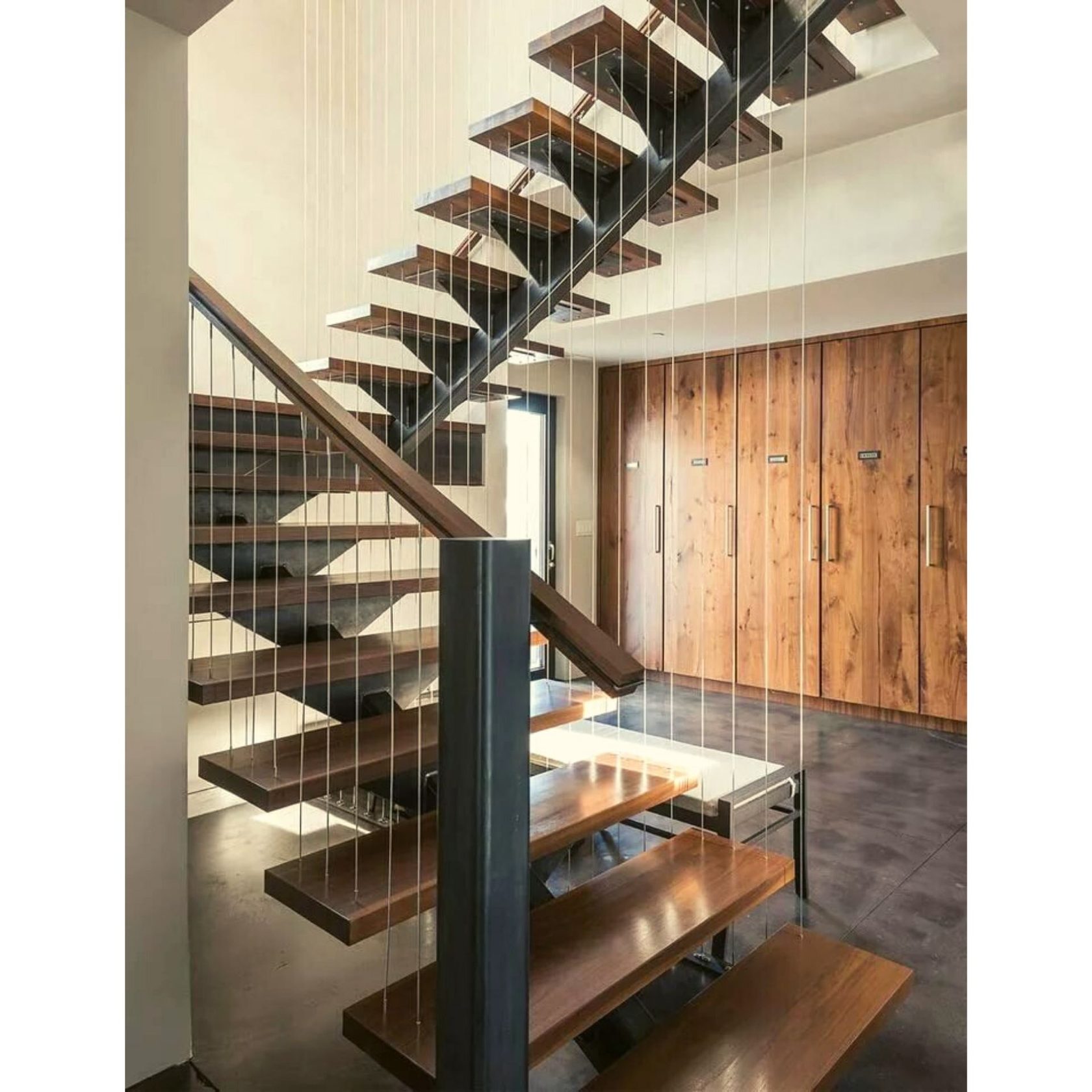 100 лучших идей: лестница на второй этаж в деревянном доме фото