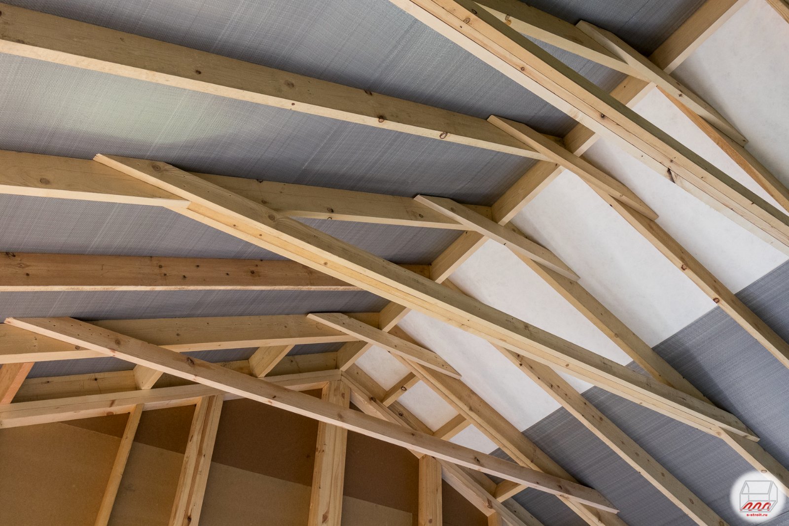 Как сделать потолок в бане – построить крышу по силам каждому + видео