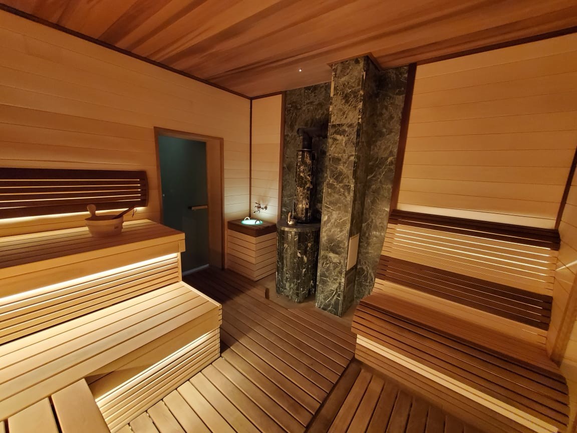 Внутренняя отделка бани: парилка, душевая и комната отдыха