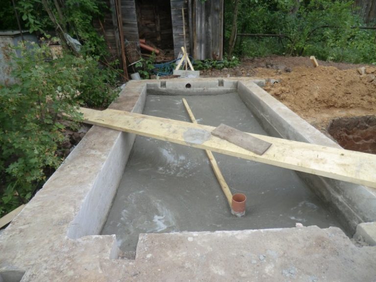 Фундамент для бани из бруса, из сруба, из блоков; фундамент под печь в бане, планировка слива