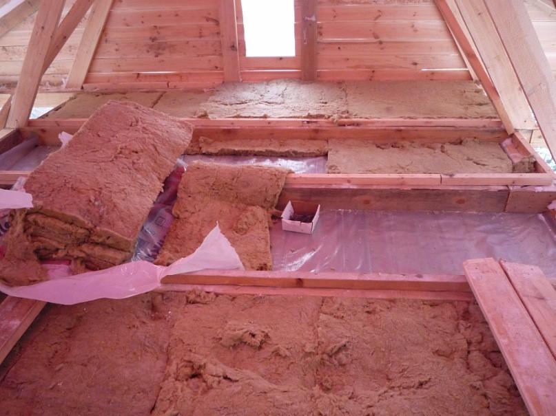 Утепление потолка опилками в деревянном доме частном, и какой слой нужен
