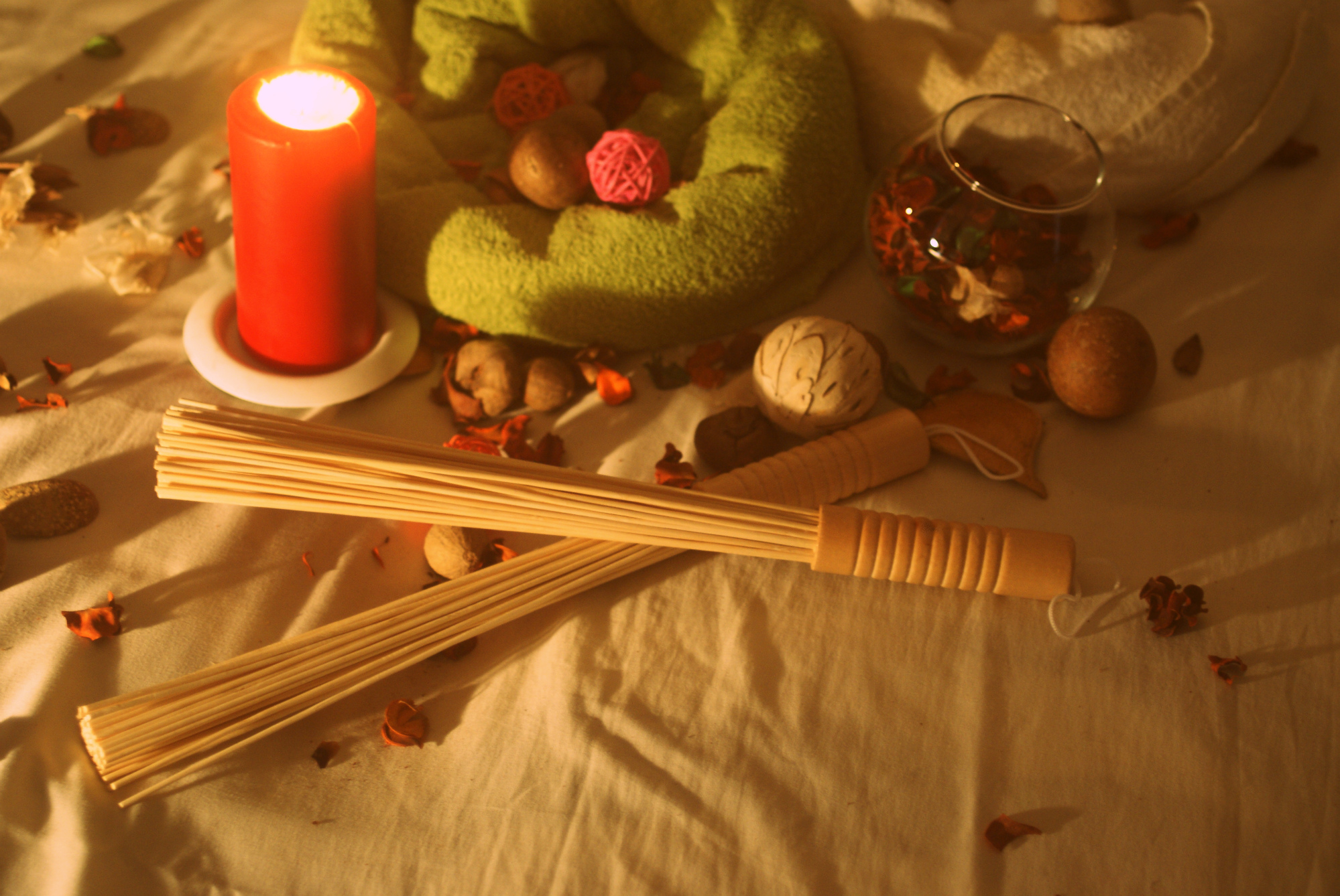 Массаж бамбуковыми палочками и вениками | ваш-массаж