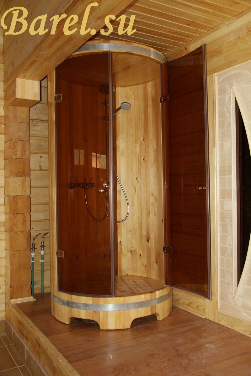 Душевая кабина в бане, деревянная для моечной, из дерева лиственницы