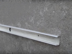 Как закрепить кабель канал на бетонной стене