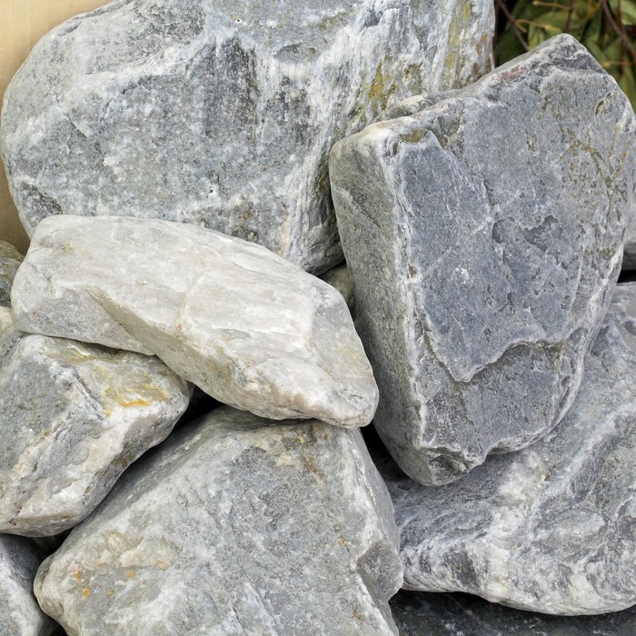Какие свойства имеет камень для бани кварцит и его преимущества