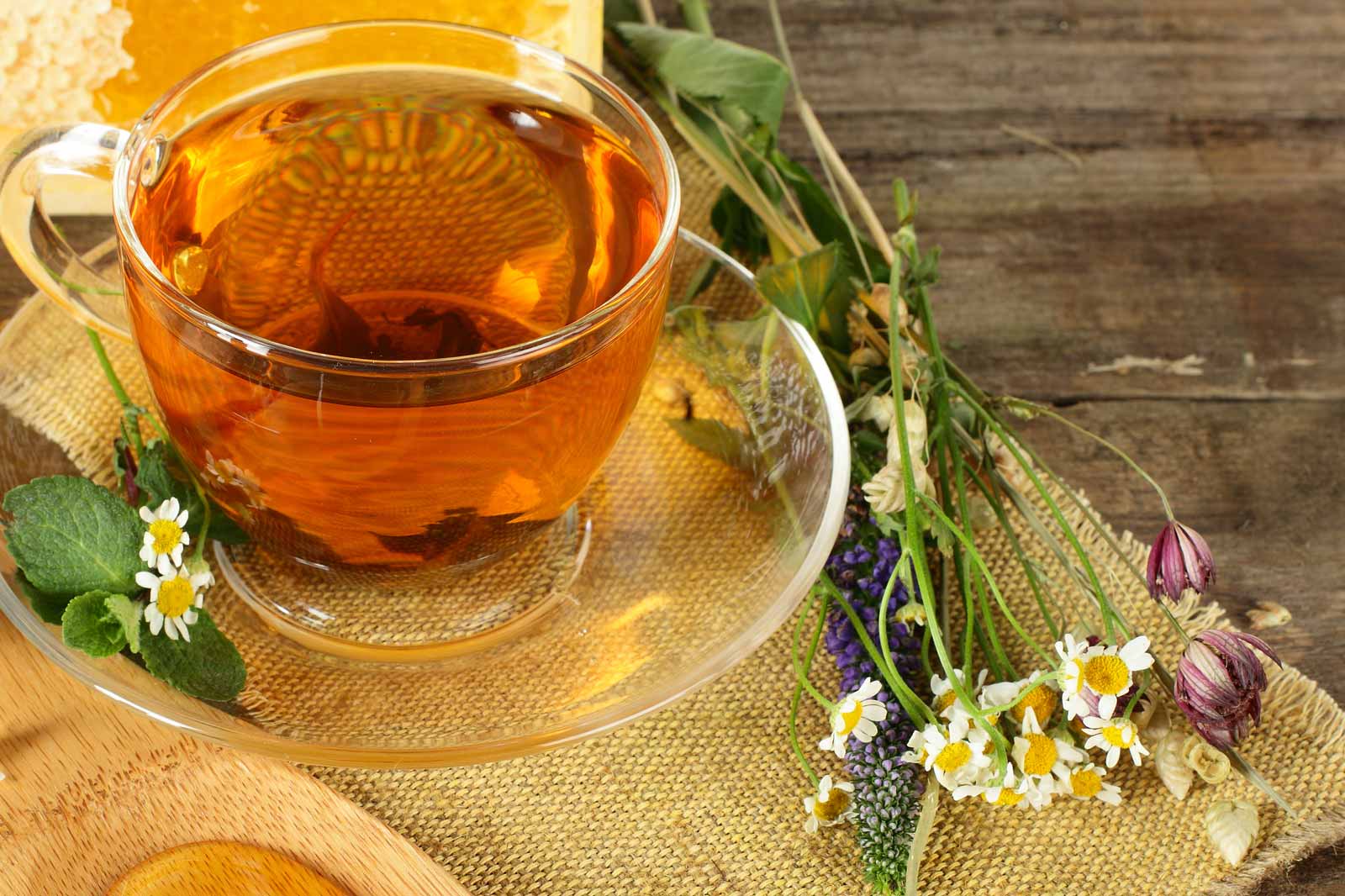 Что лучше пить в бане до и после: травяной чай, вода, квас и другие полезные напитки в парной