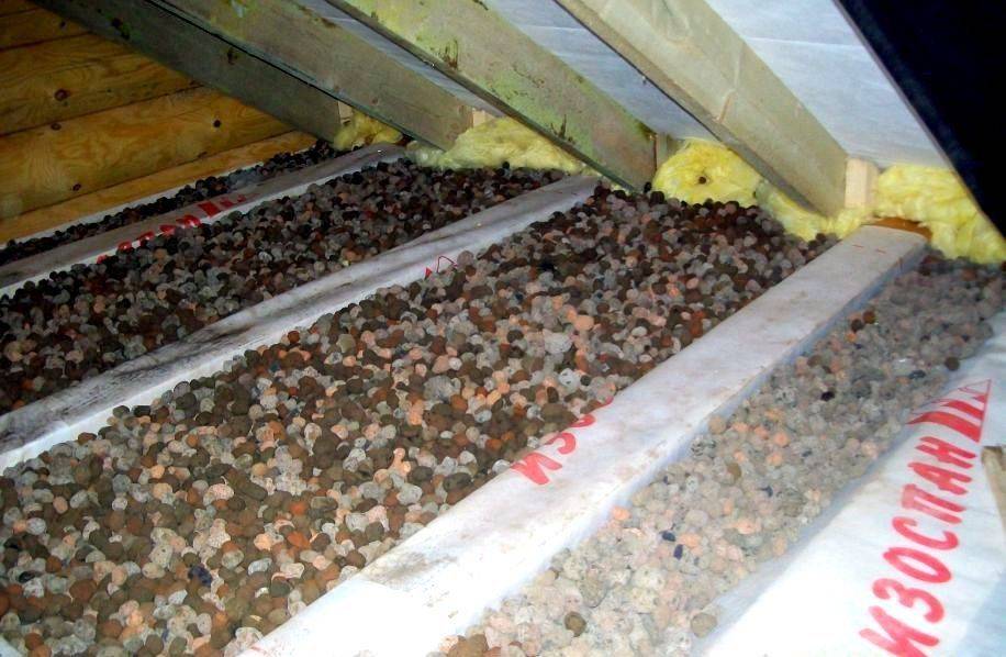 Утепление потолка керамзитом в частном доме и для бани, какой слой материала нужен