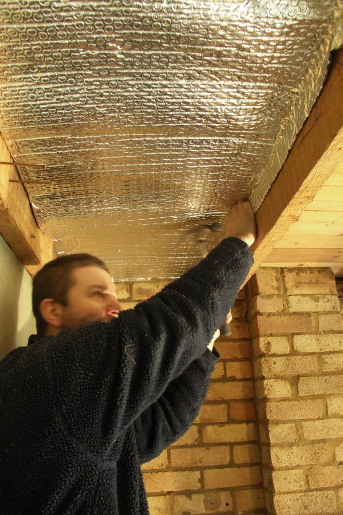 Пароизоляция бани: фольгированная изоляция на потолок, какую выбрать для парилки, как сделать с фольгой для сауны