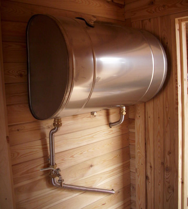 Бак для воды в баню: из нержавейки, для горячей и холодной воды, установка своими руками на трубу
