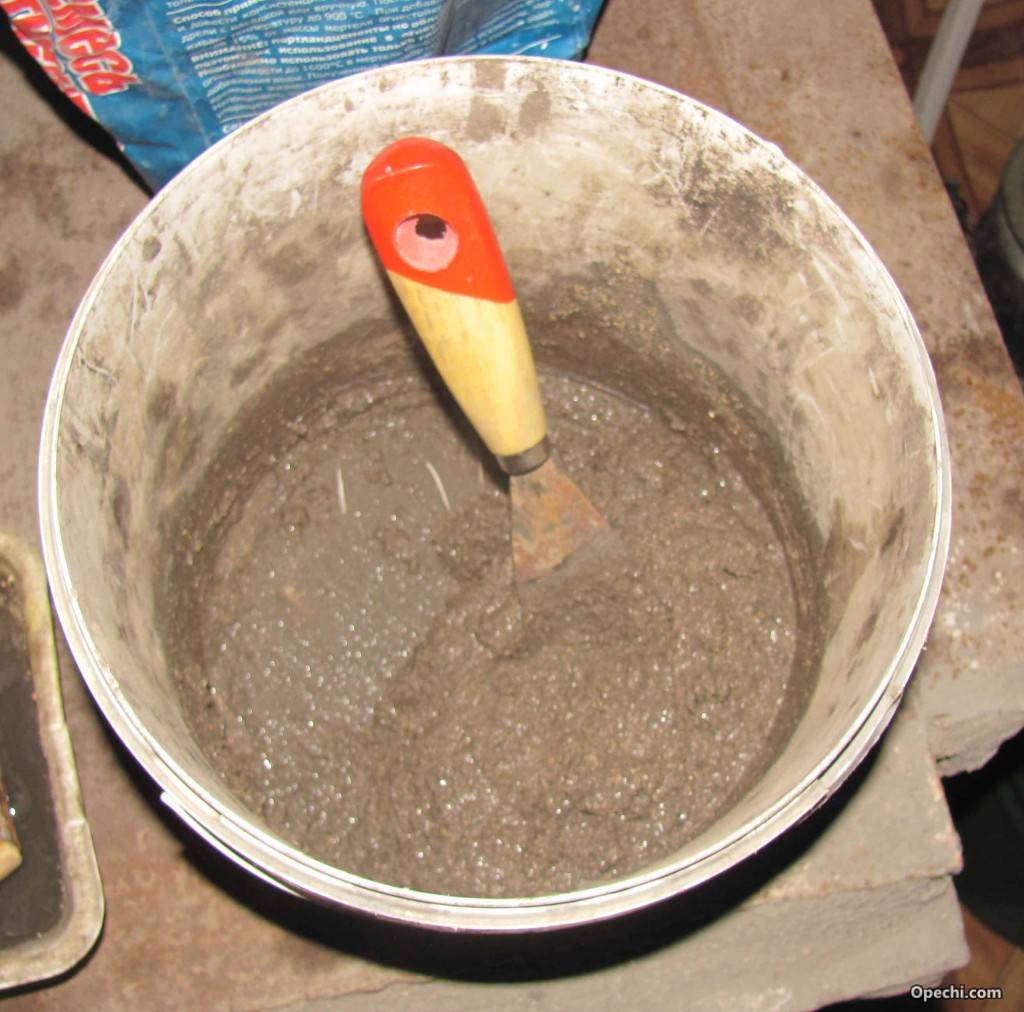 Чем замазать трещины на печке: глиняный состав, приготовленный своими руками, и специальная огнеупорная замазка